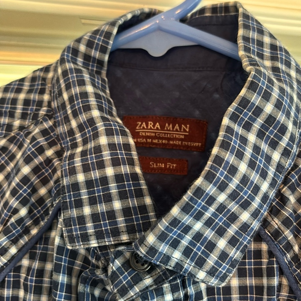 I’m selling a Zara man button up shirt , size medium